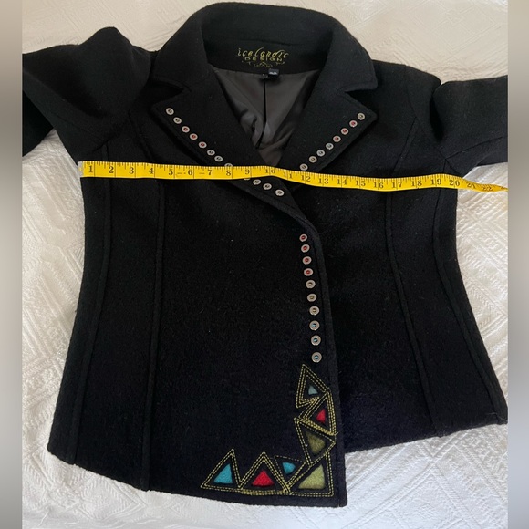 Icelandic Jacket with Embroidery Details - SIZE LARGE - Picture 11 of 15